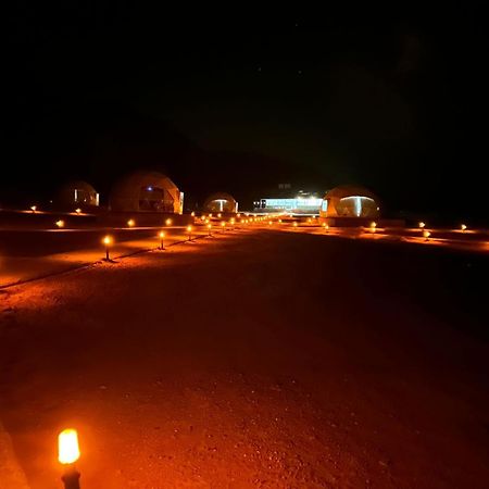 Night Magic Camp Hotel Rum vádi Kültér fotó